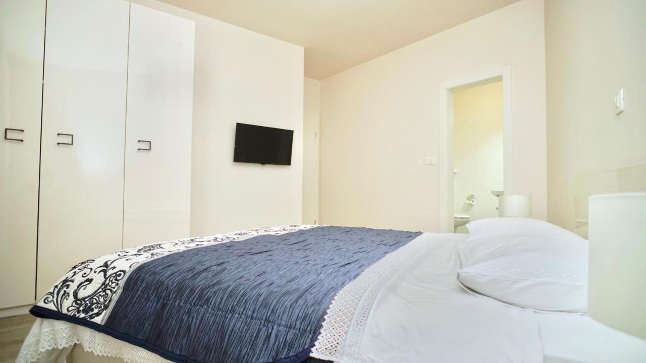 Apartments Villa Aquamarie Trogir Exterior foto